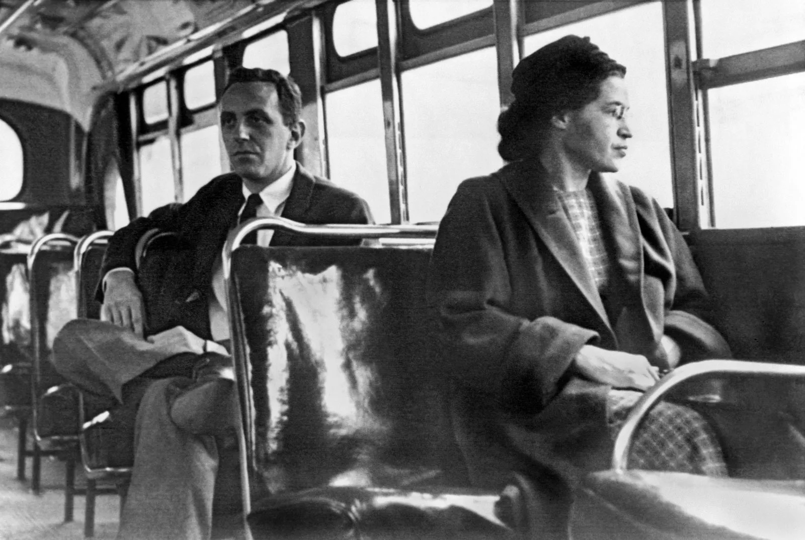 Chi era Rosa Parks e perché il suo gesto cambiò la Storia