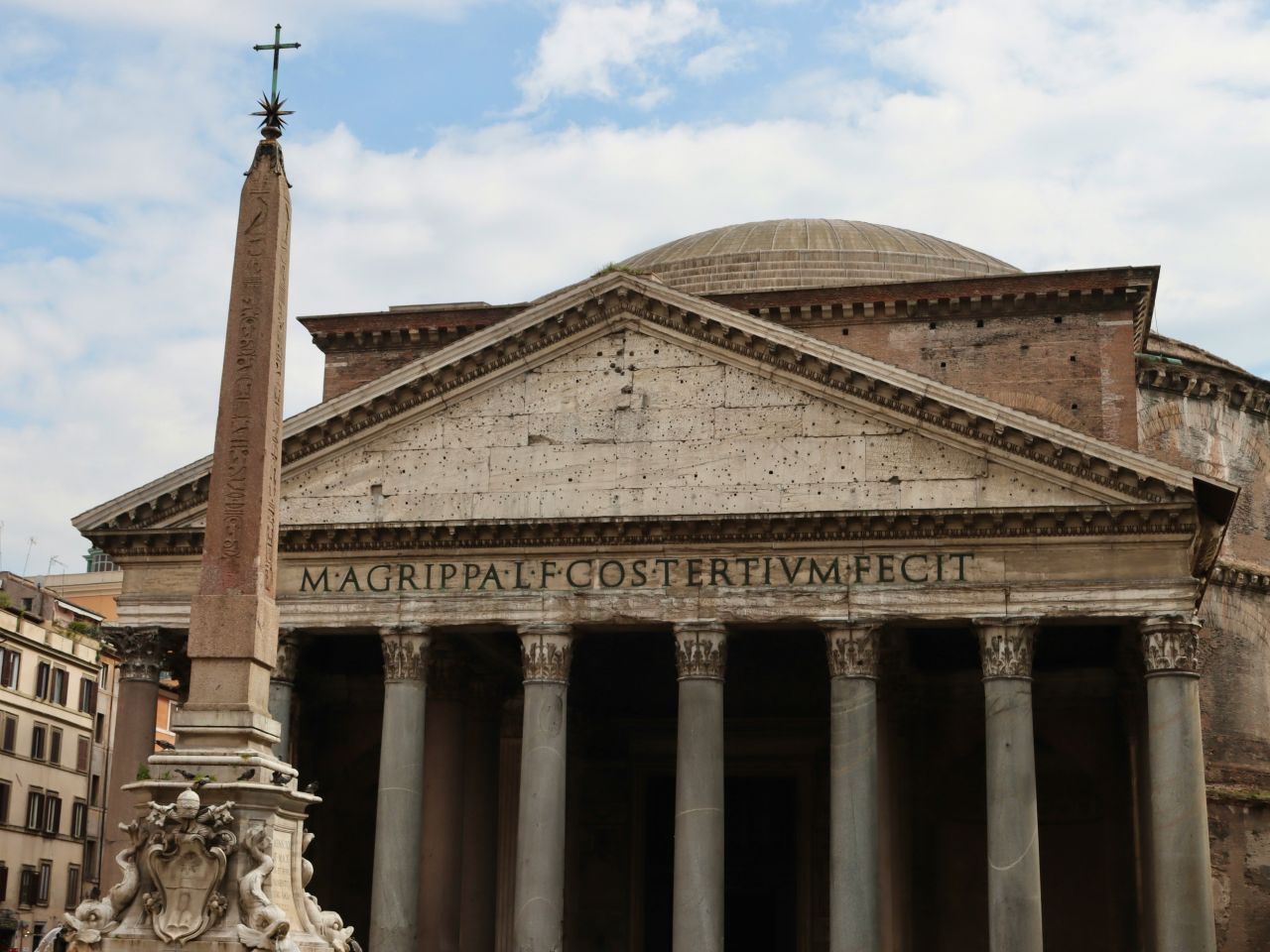 Un dettaglio del Pantheon a Roma