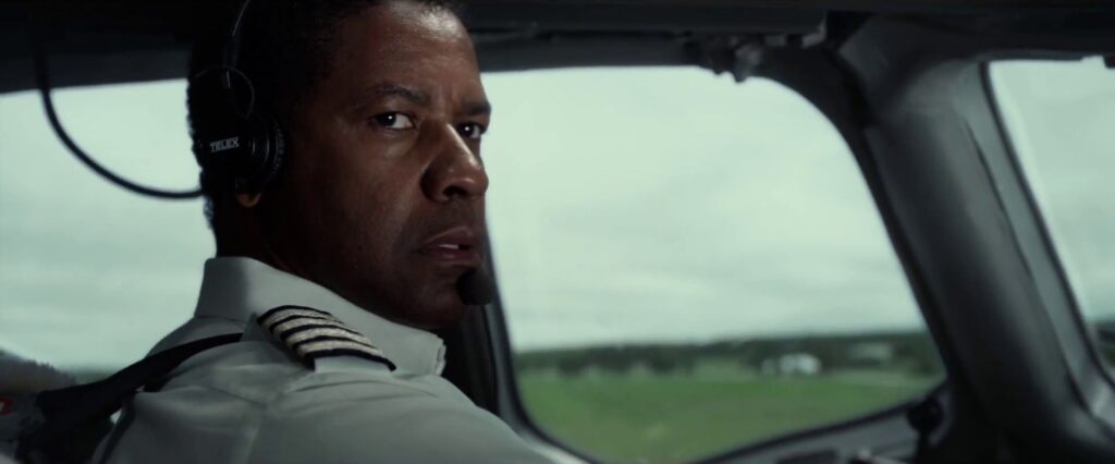 Denzel Washington in una scena di Flight