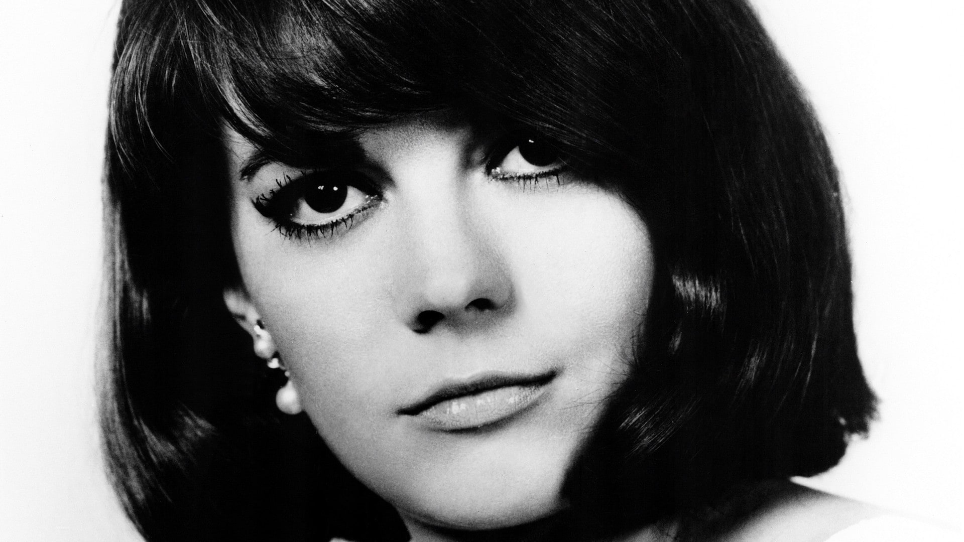 Un primo piano in bianco e nero di Natalie WOOD