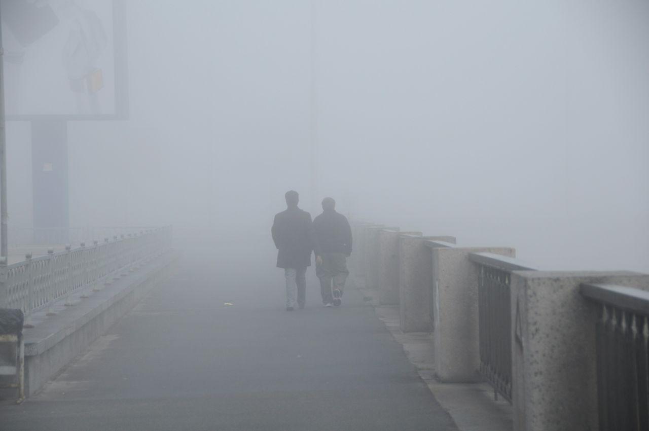 Una città avvolta dalla nebbia