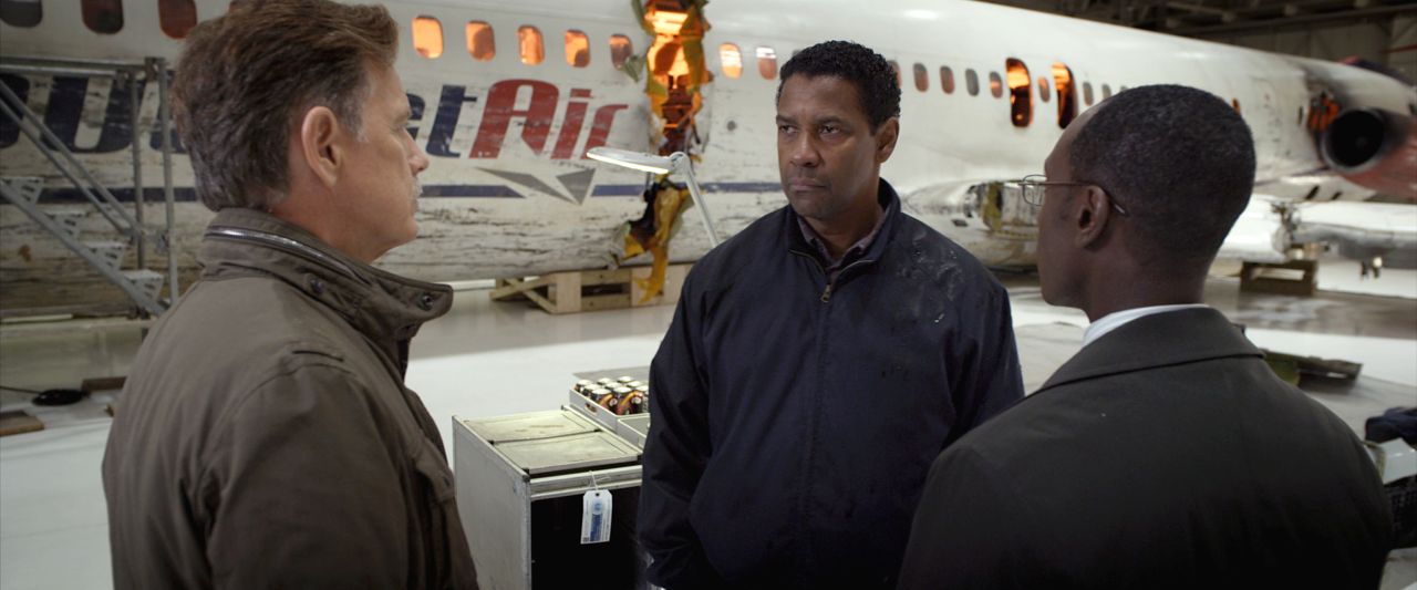  Denzel Washington in una scena di Flight