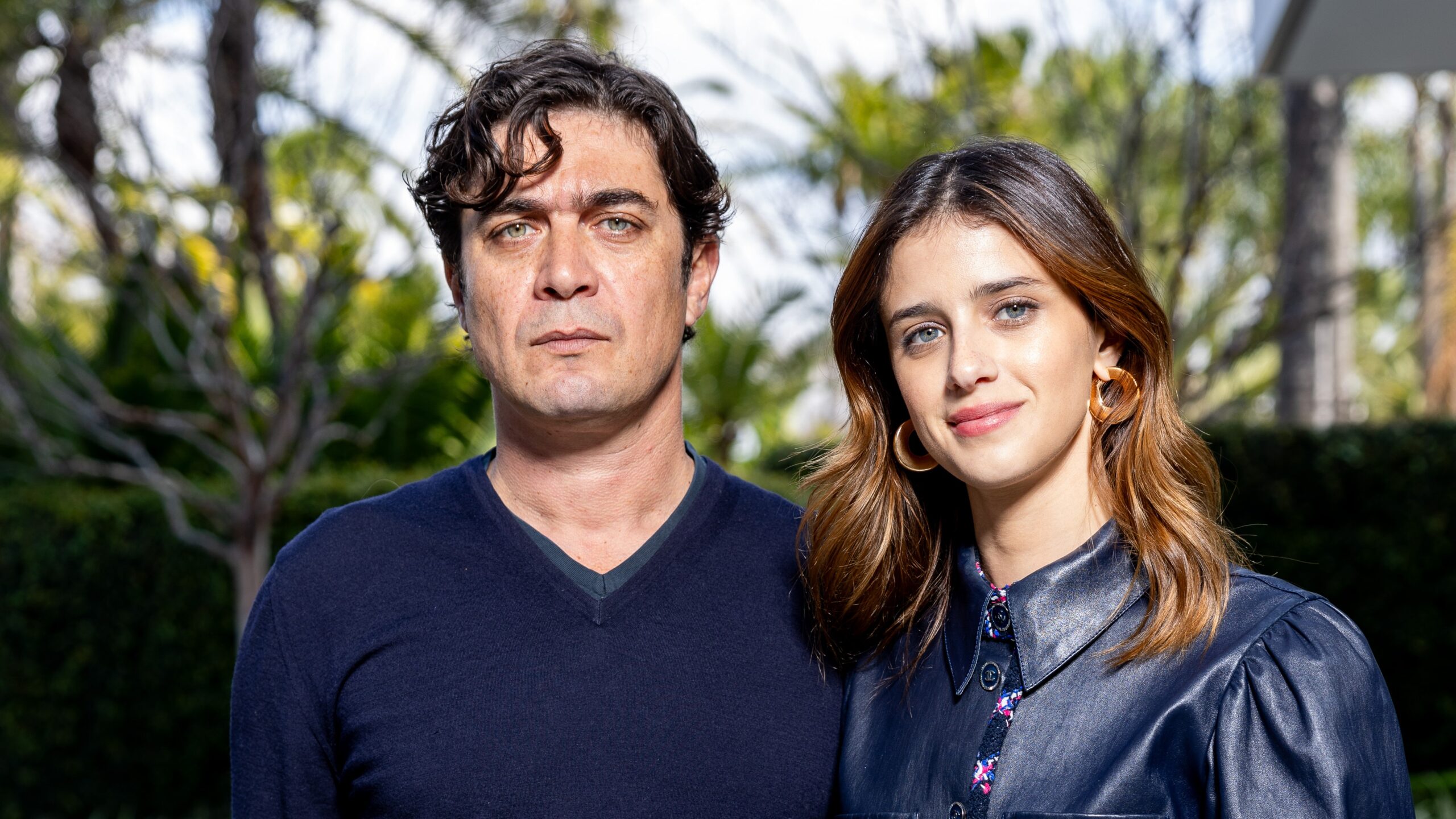 Una foto di Riccardo Scamarcio e Benedetta Porcaroli in un servizio per Vanity Fair