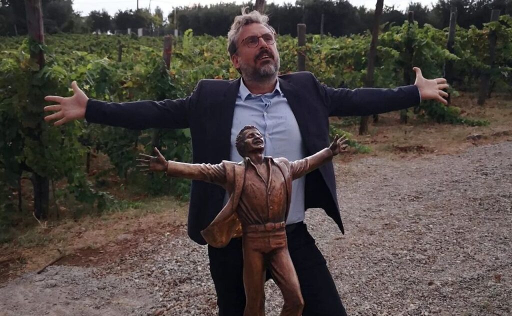 Brunori Sas e la statua di Modugno