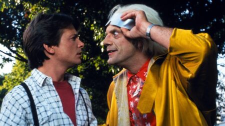 Michael J. Fox e Christopher Lloyd in una scena di Ritorno al futuro - Parte II