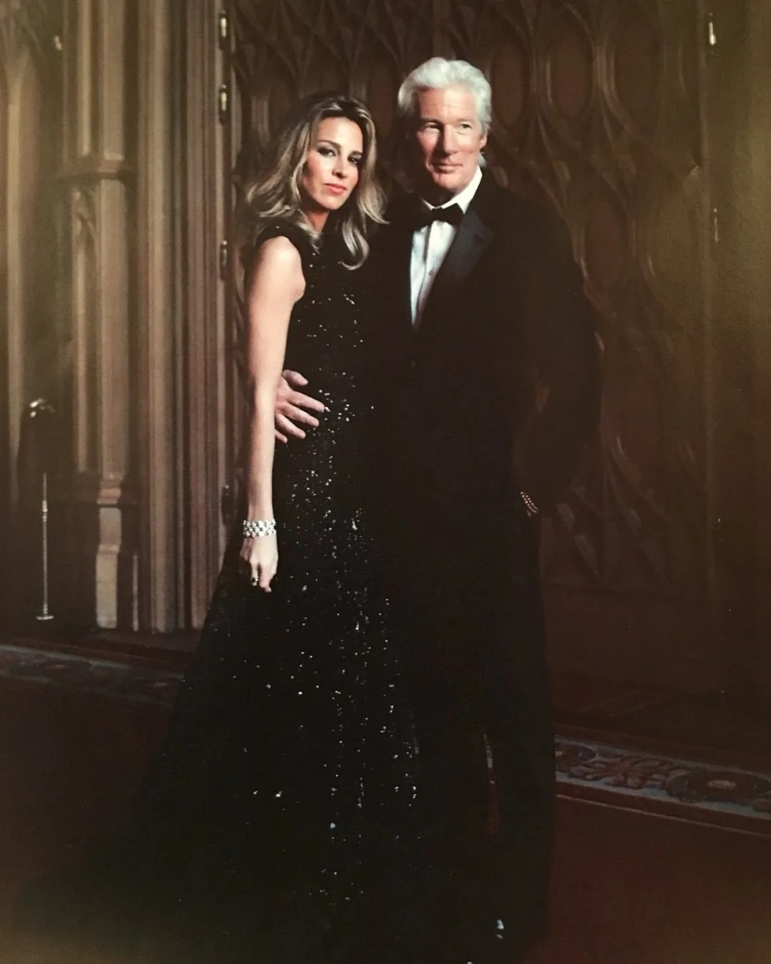 Un'immagine di coppia di Alejandra Silva e Richard Gere