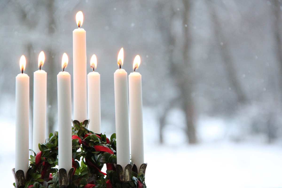 Le candele che si accendono nel giorno di Santa Lucia in molti paesi nordici