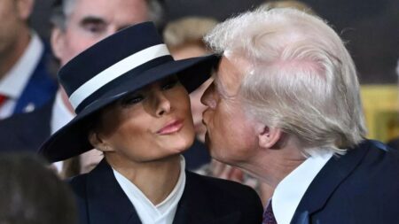 Donald Trump bacia Melania