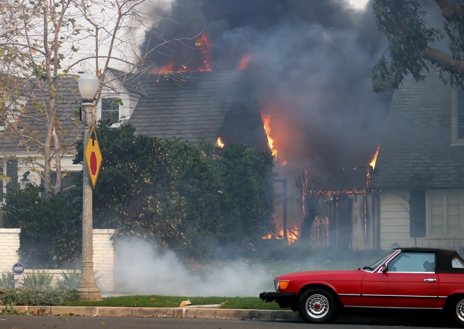 La casa di Cobie Smulders in fiamme