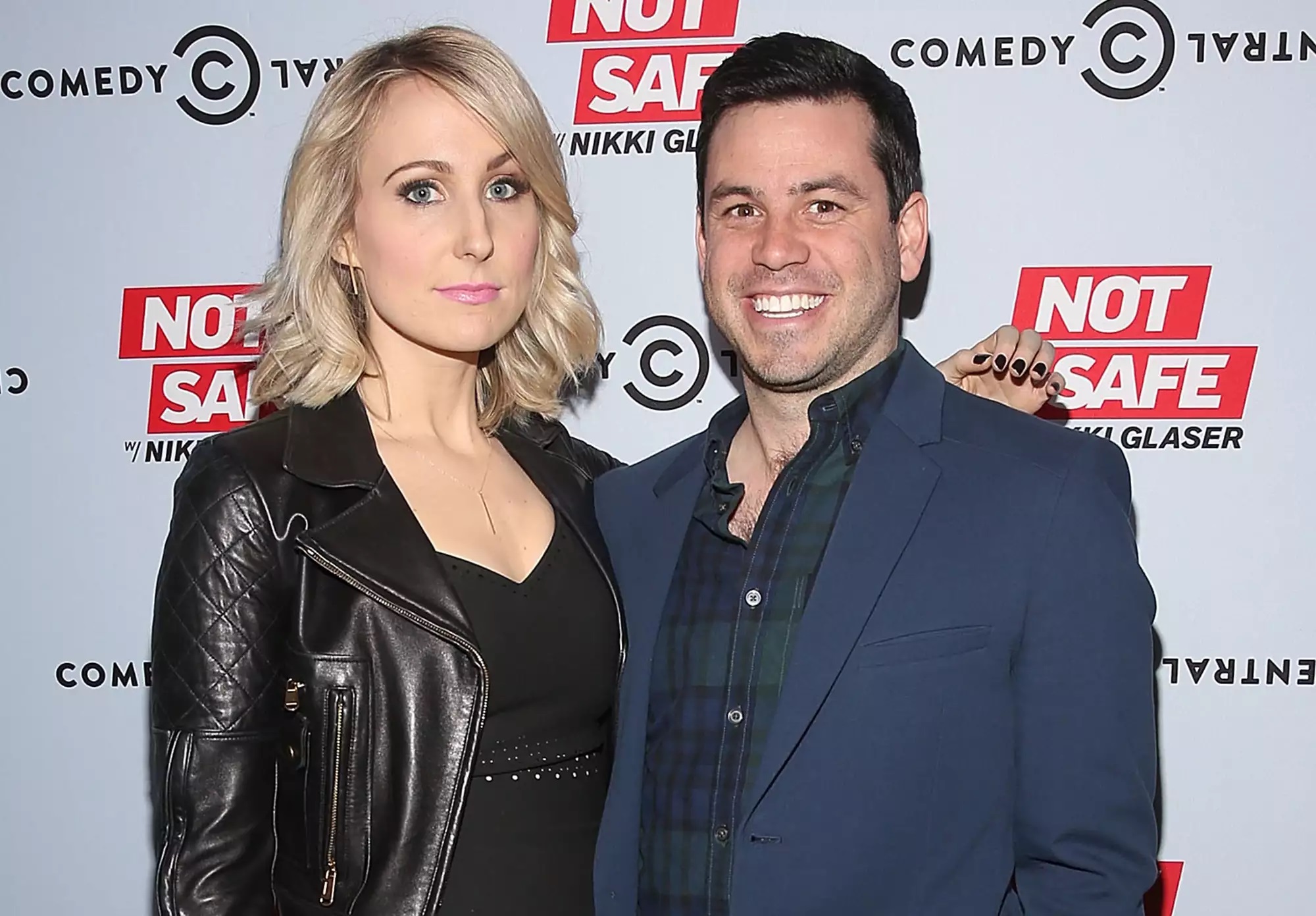 nikki glaser e il compagno chris convy