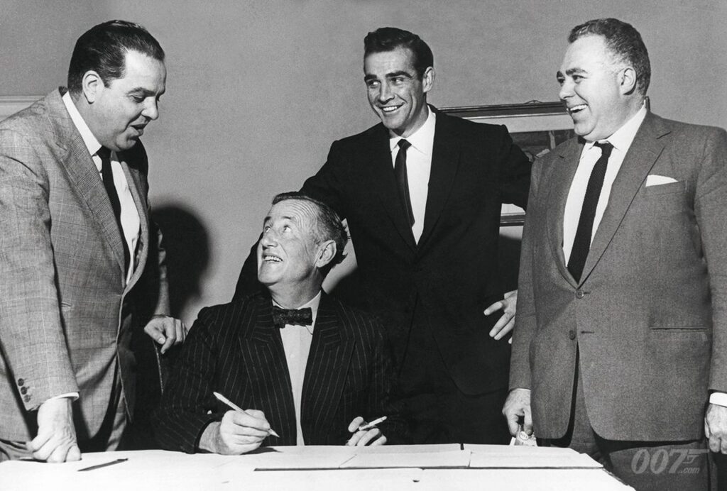 Albert Broccoli con Ian Fleming Sean Connery e Harry Saltzman
