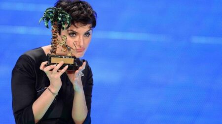 Arisa con il Leone di Sanremo