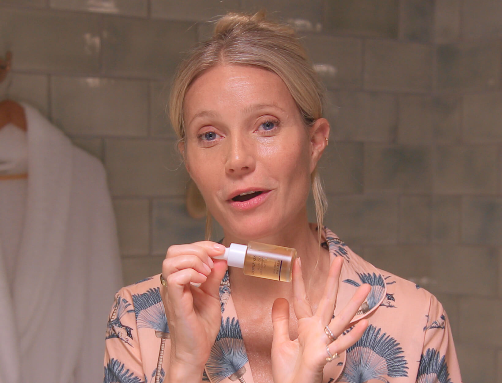 Gwyneth Paltrow mentre fa skincare