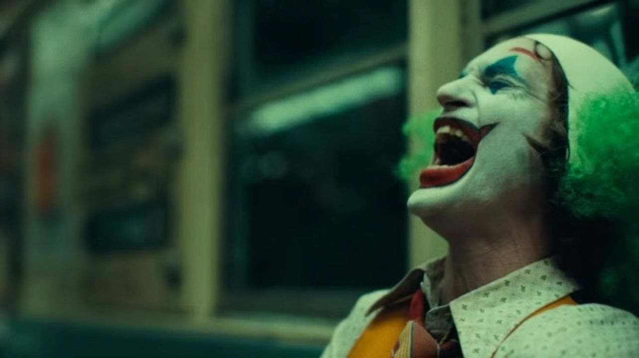 Cos’è la sindrome epilettica gelastica, la malattia del Joker (che un team italiano cura con gli ultrasuoni)