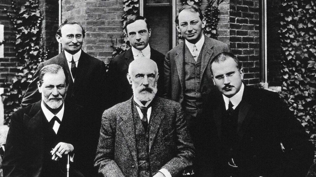 Gli psicologi Abraham Brill, Ernest Jones, Sándor Ferenczi, Sigmund Freud, Stanley Hall e Carl Gustav Jung