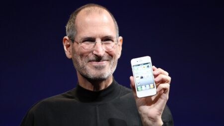 Steve Jobs presenta l'iPhone 4 nel 2010