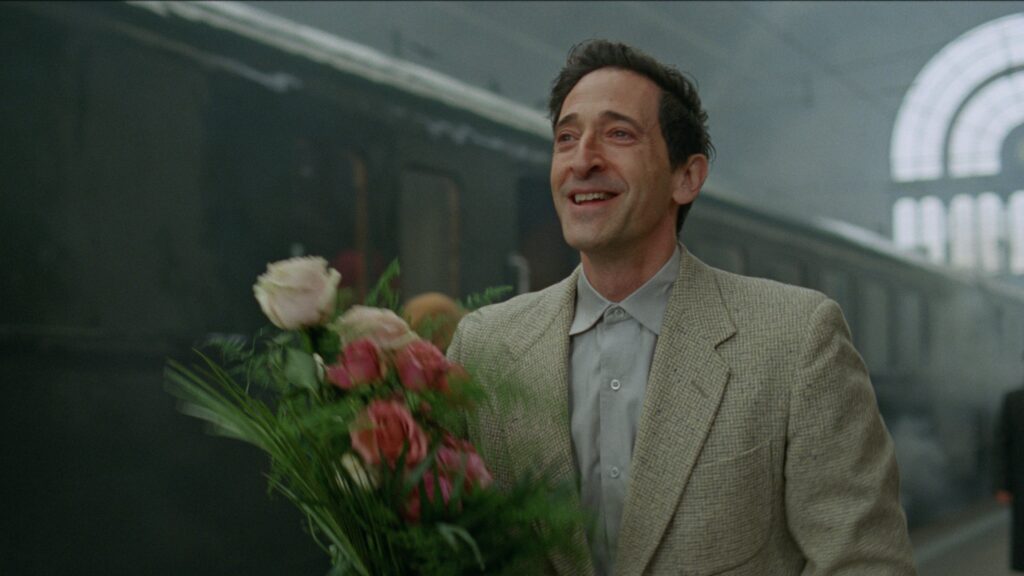 Adrien Brody in una scena di The Brutalist