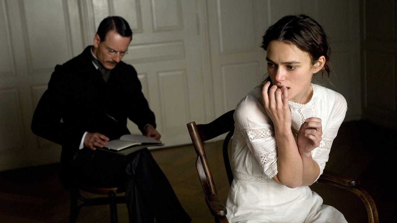 Michael Fassbender e Keira Knightley interpretano Carl Gustav Hung e la sua paziente Sabina Spielrein in A Dangerous Method