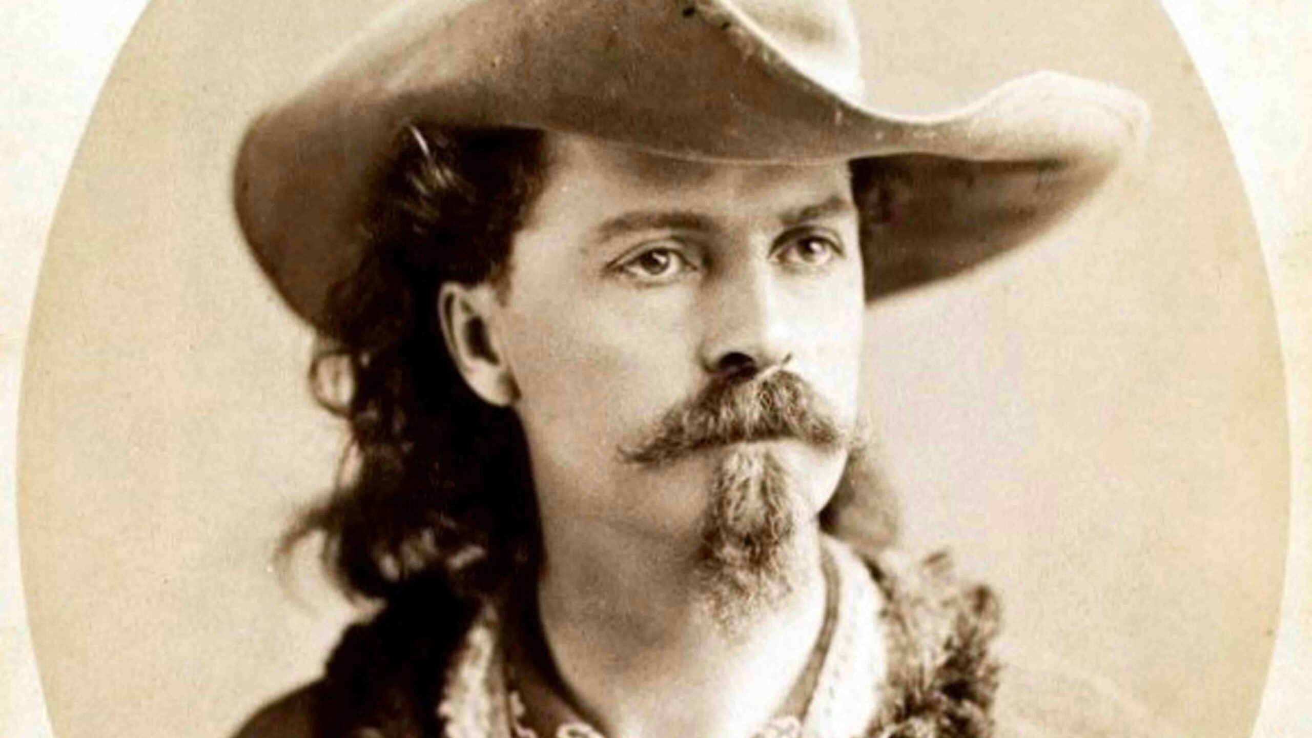 Il ritratto di Buffalo Bill, l'uomo che ha incarnato il mito del west