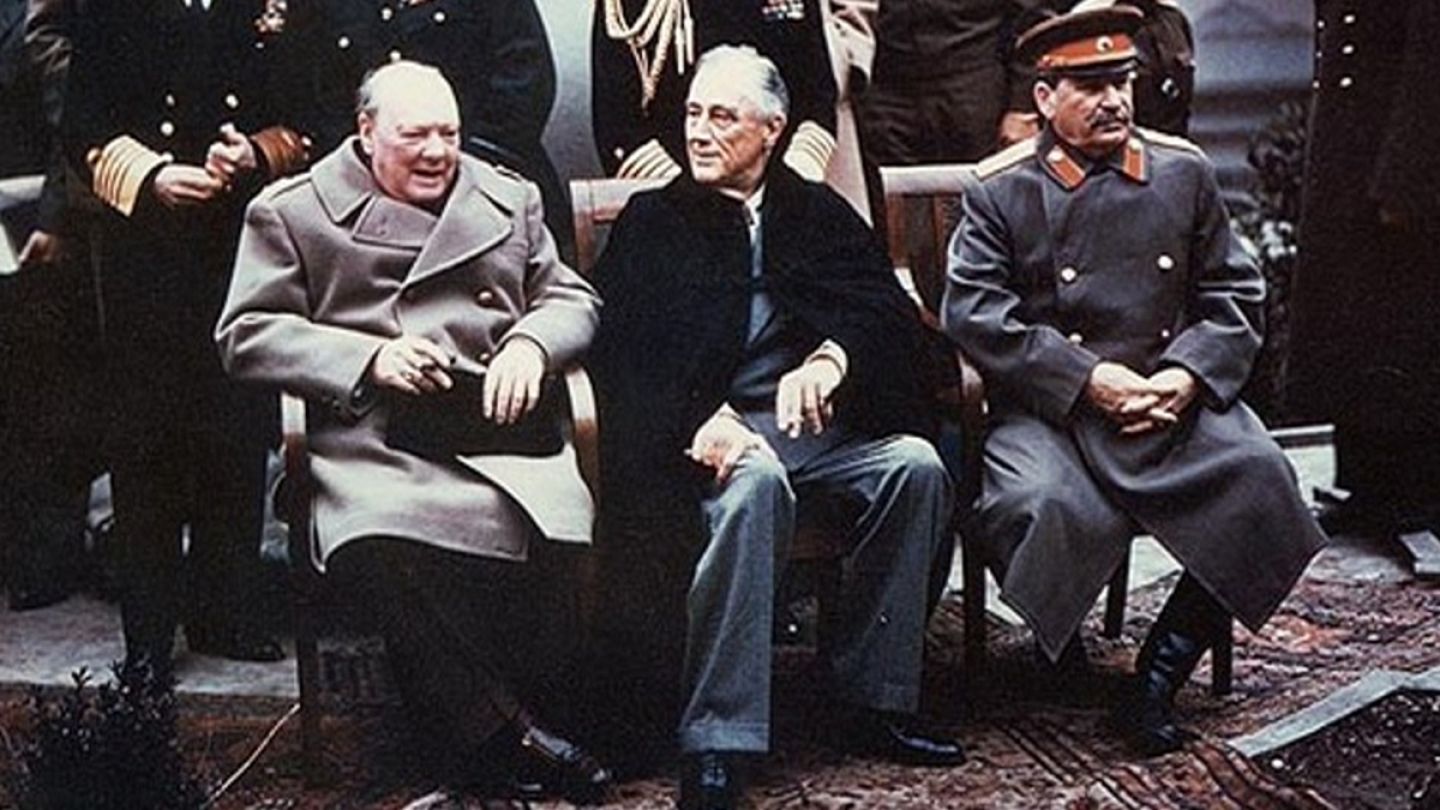 Una foto dei tre grandi del mondo a Yalta, Franklin Delano Roosevelt, Winston Churchill e Iosif Stalin