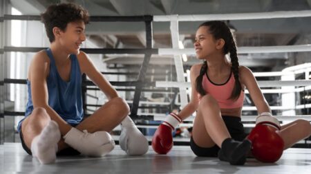 due ragazzi in palestra