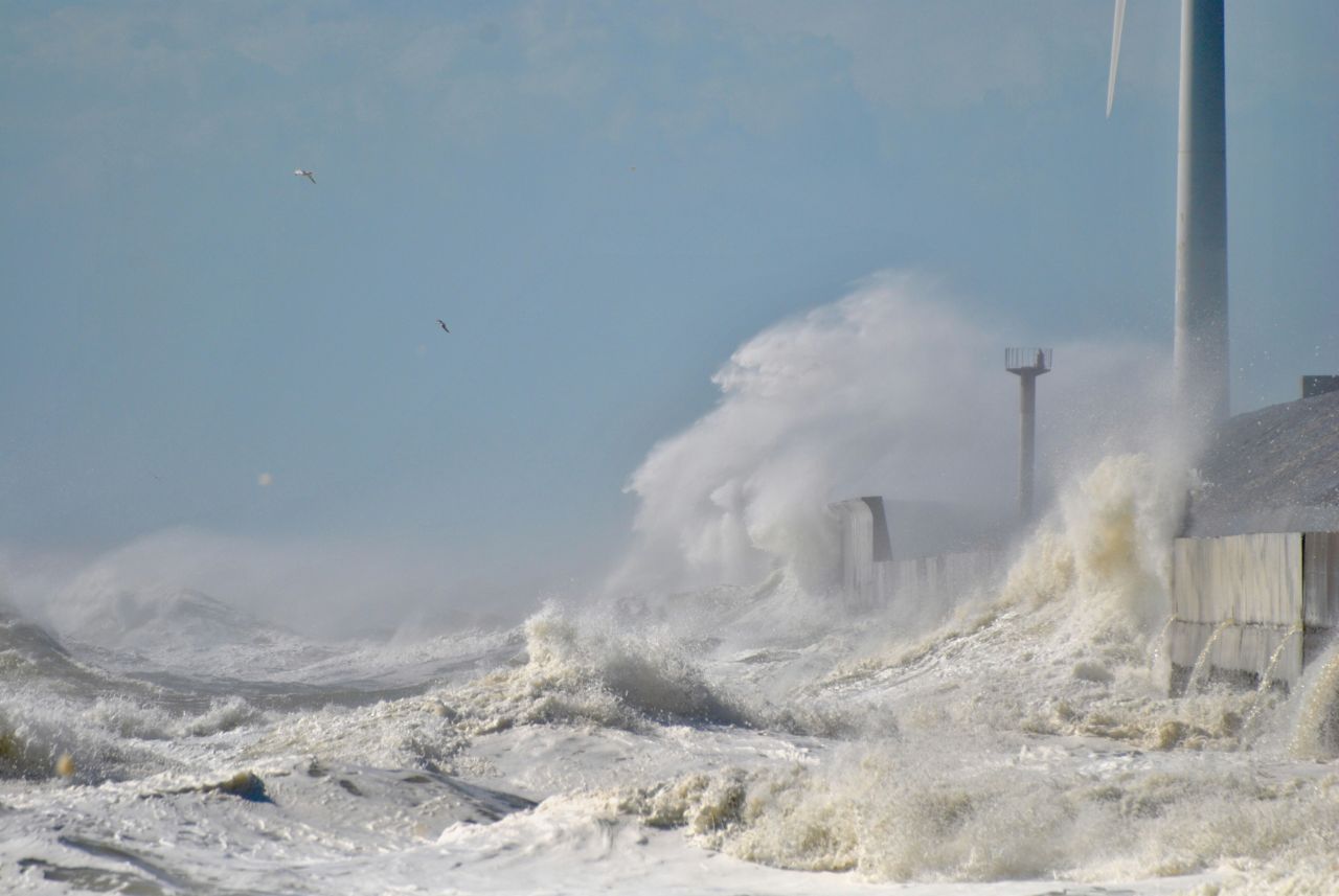 le onde distruttive di uno tsunami