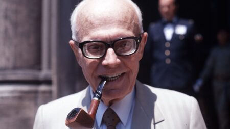 Sandro Pertini con la sua adorata pipa