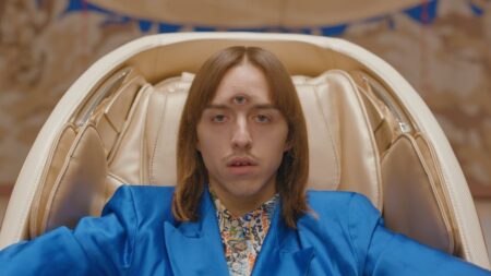 Un'immagine di Tommy Cash dal video di X-Ray