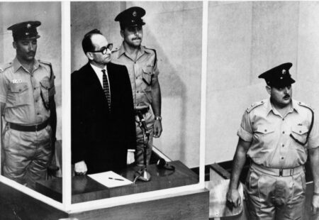 Eichmann durante il processo a Gerusalemme
