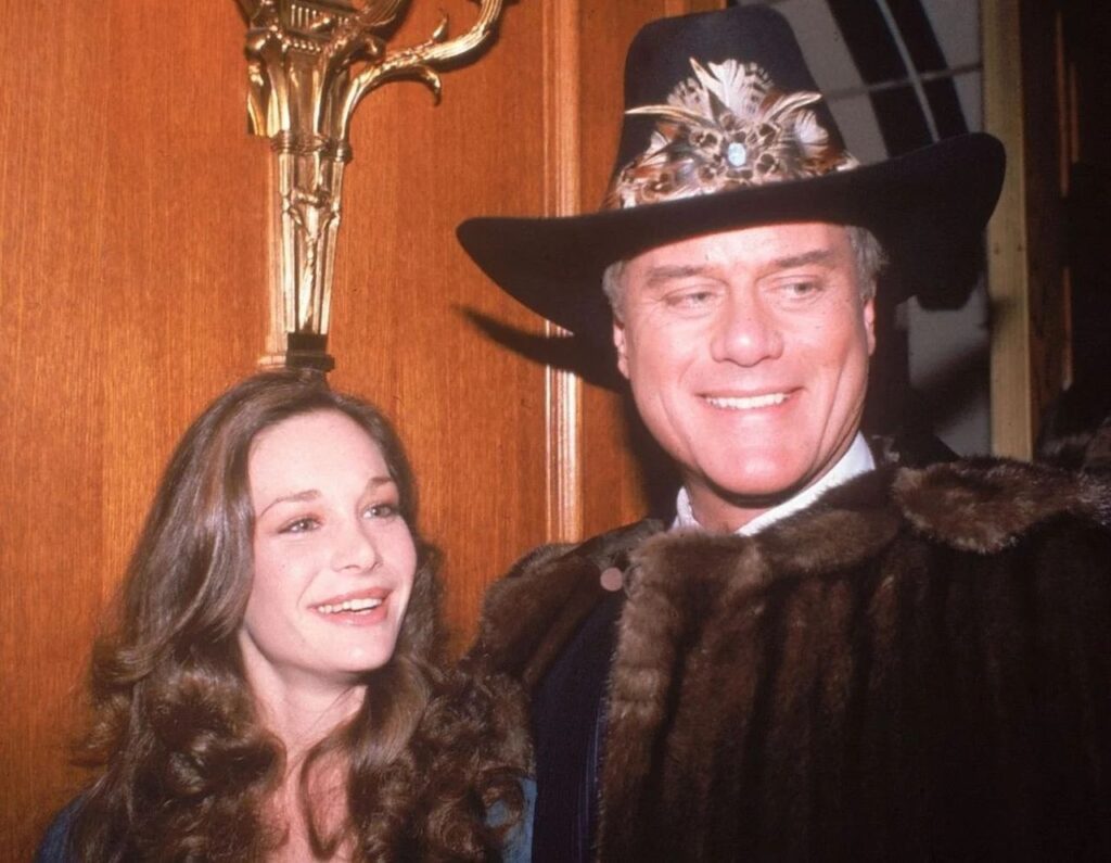 Mary Crosby e Larry Hagman sul set di Dallas