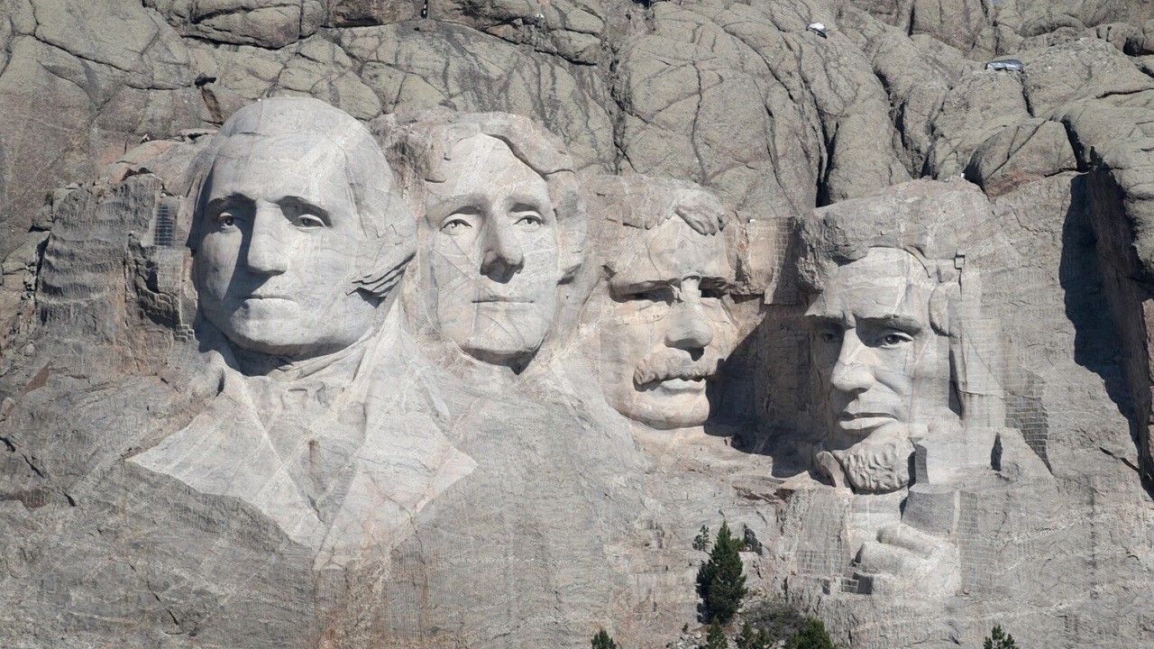 Come nacque il Monte Rushmore e dove si trova?