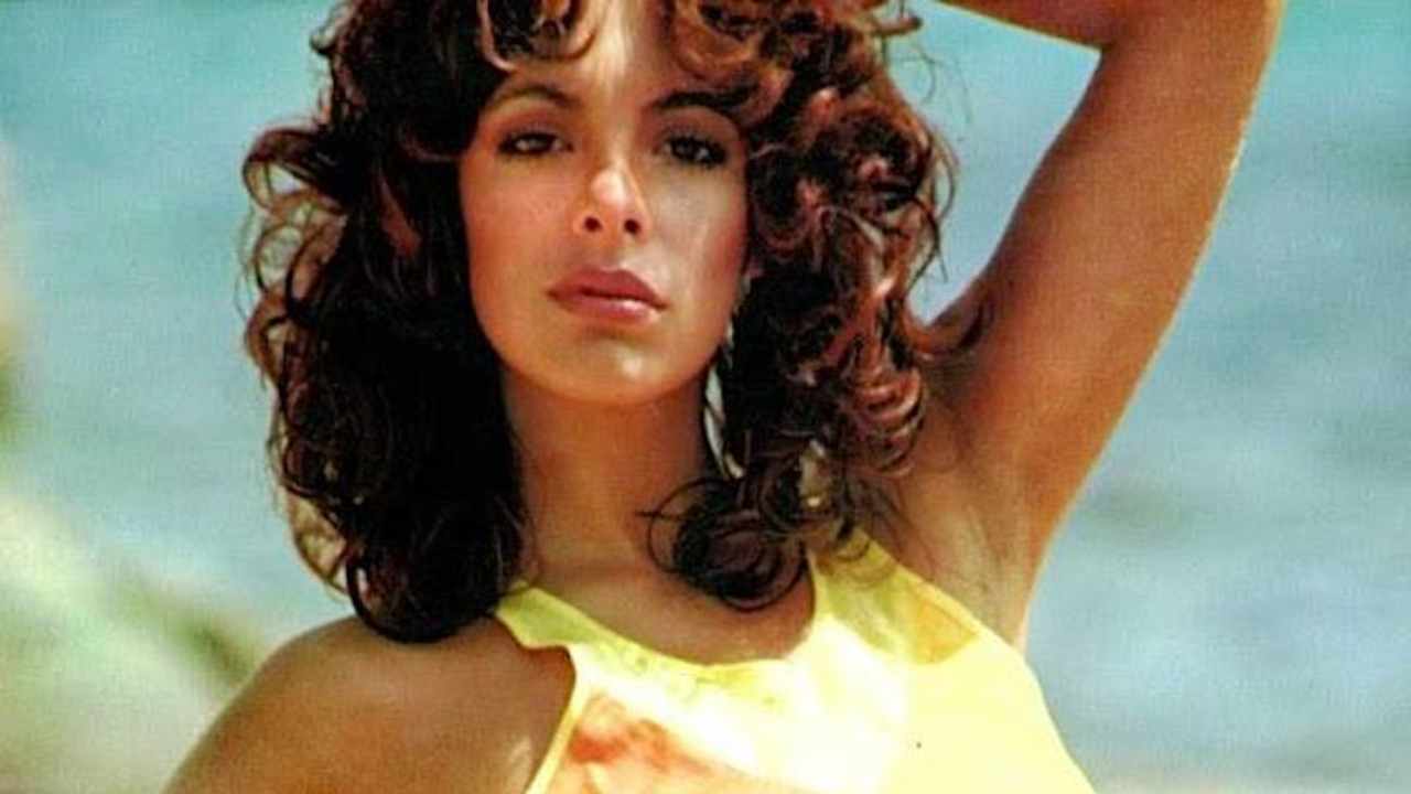Nadia Cassini in giallo