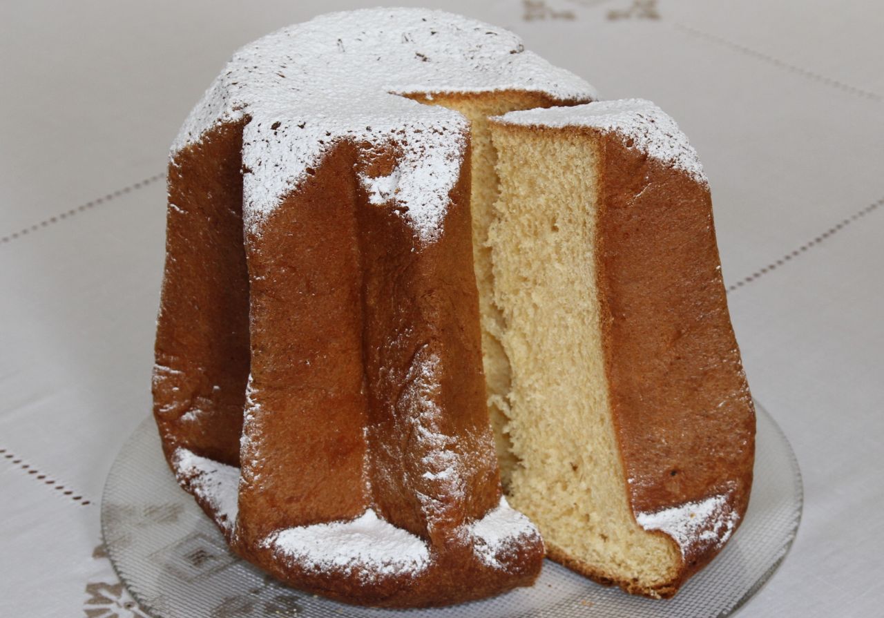 Come è nato il Pandoro? Le origini del mitico dolce veronese e del suo inventore Melegatti