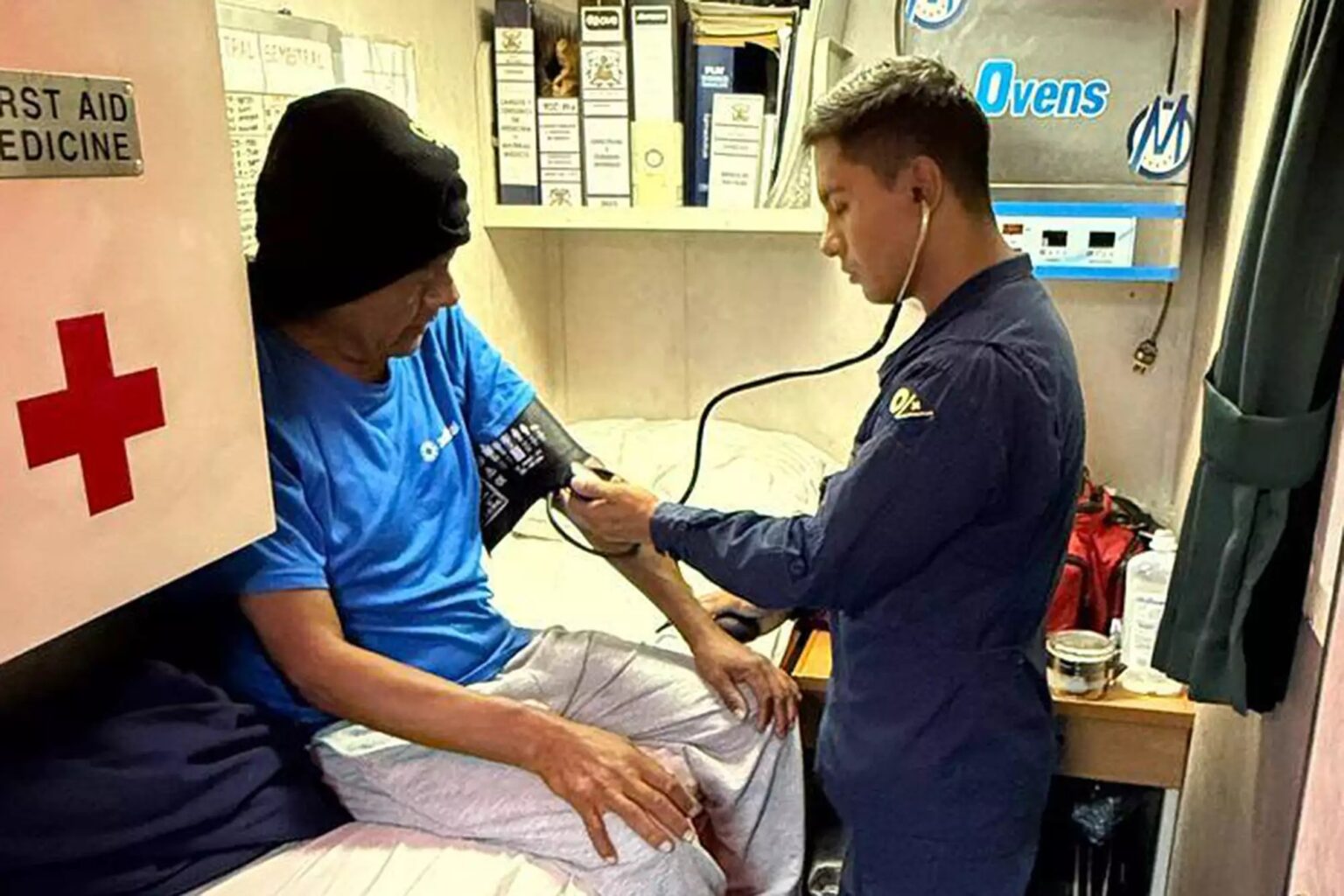Máximo Napa Castro curato da un paramedico
