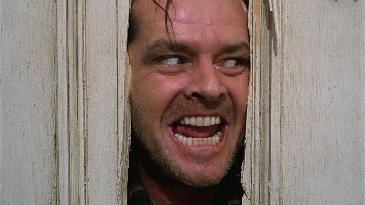 Jack Nicholson in una delle scene più iconiche di Shining