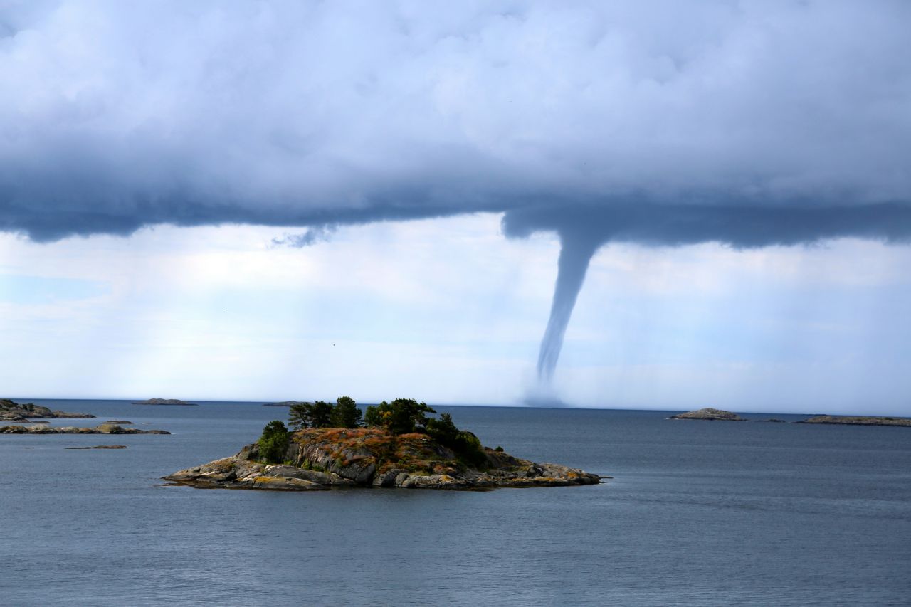 Un tornado in mezzo al mare