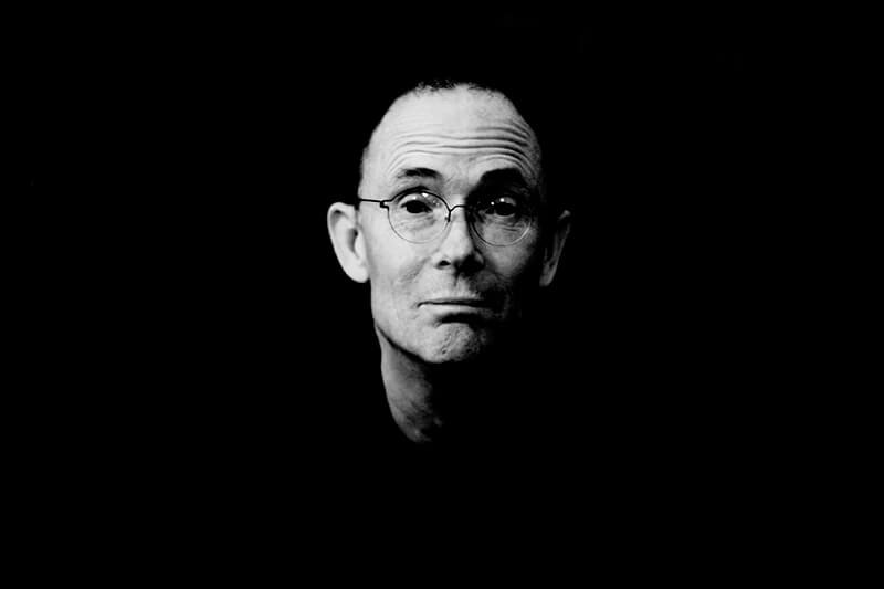 Un primo piano di William Gibson 
