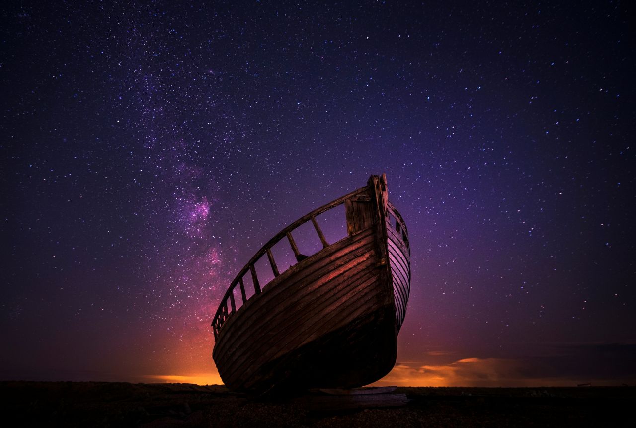 barca sotto le stelle