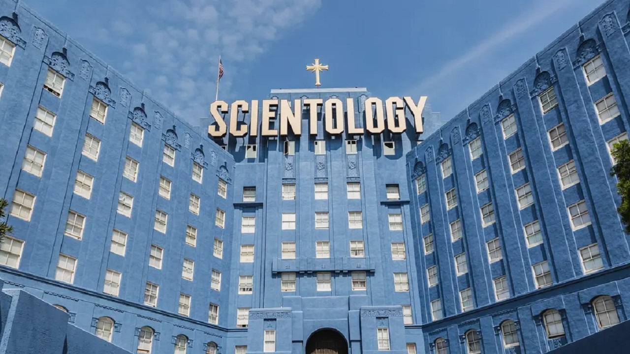 Il palazzo di Scientology a Los Angeles, soprannominato "Big Blue"