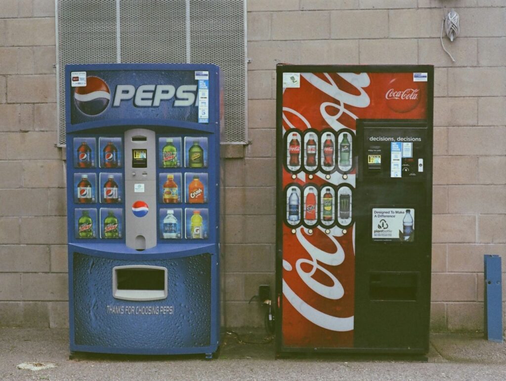 due distributori di Pepsi e Coca Cola