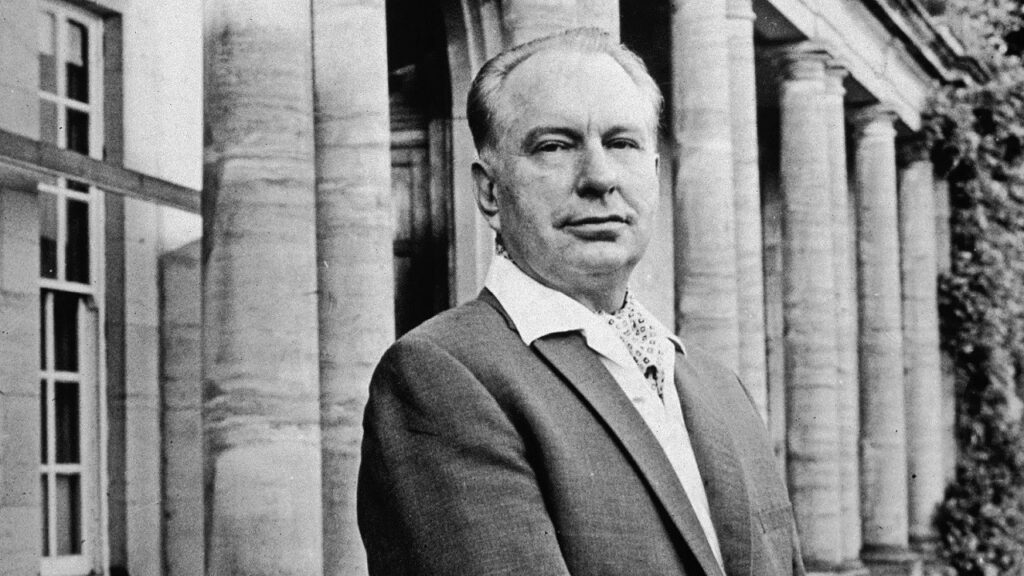 Lo scrittore e leader religioso L. Ron Hubbard nel 1960