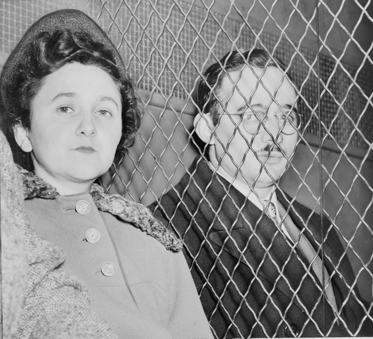 Una immagine di Julius e Ethel Roserberg durante il processo