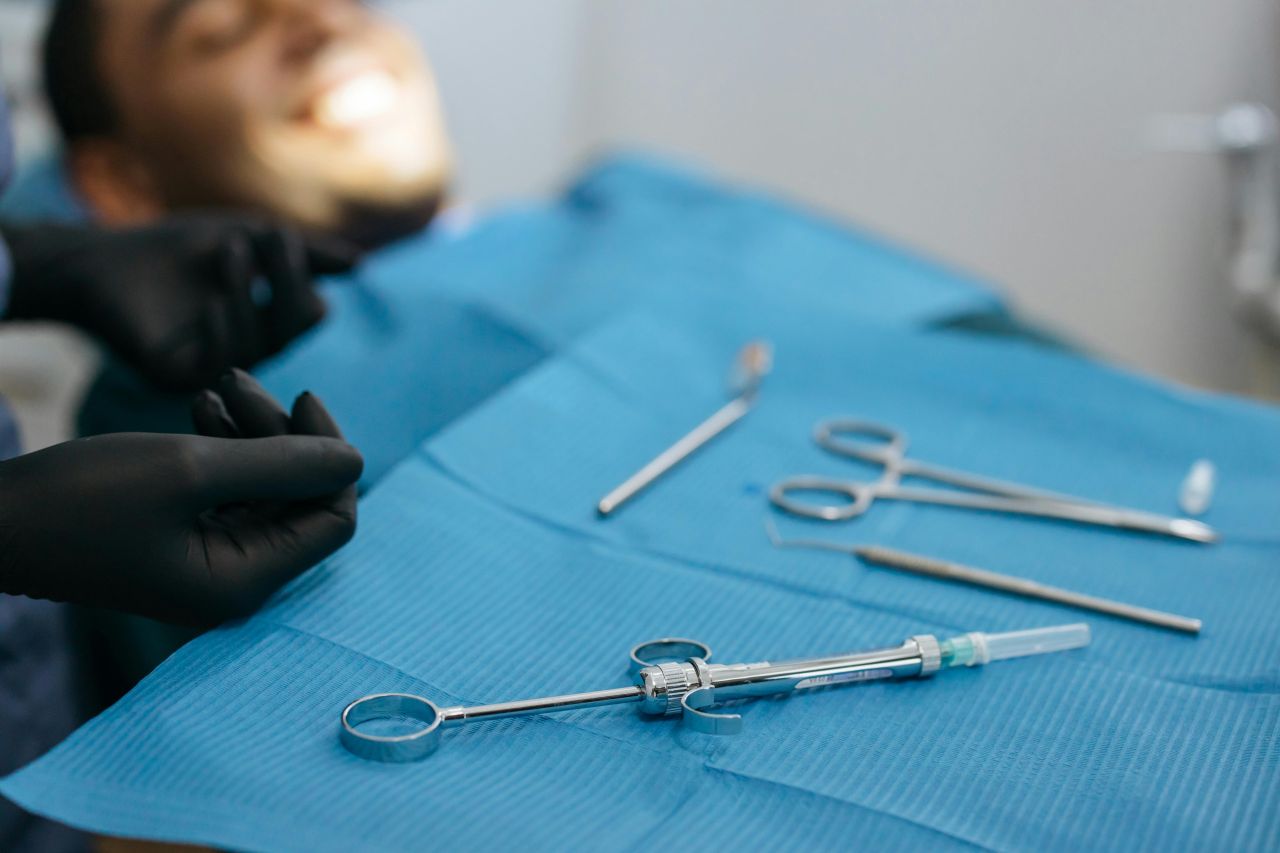 la siringa del dentista per l'anestesia