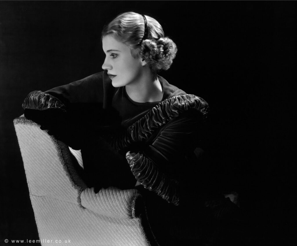 Lee Miller fotografata come modella per Vogue America