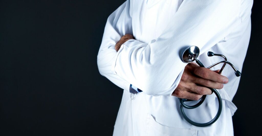 medico in camice bianco
