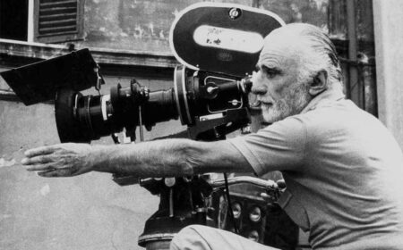 Mario Monicelli con la sua macchina da presa