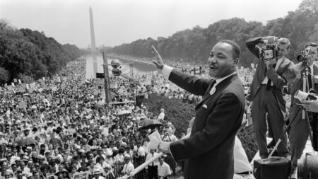 Martin Luther King subito dopo lo storico discorso "I Have A Dream" del 28 agosto 1963 al Lincoln Memorial di Washington D.C.