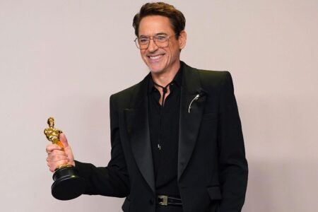 Robert Downey Jr con l'Oscar