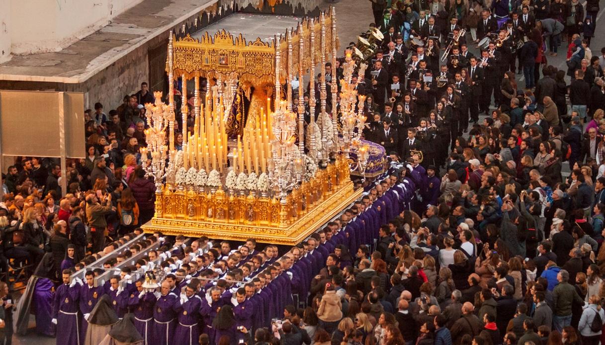 Una delle incredibili processioni pasquali a Malaga