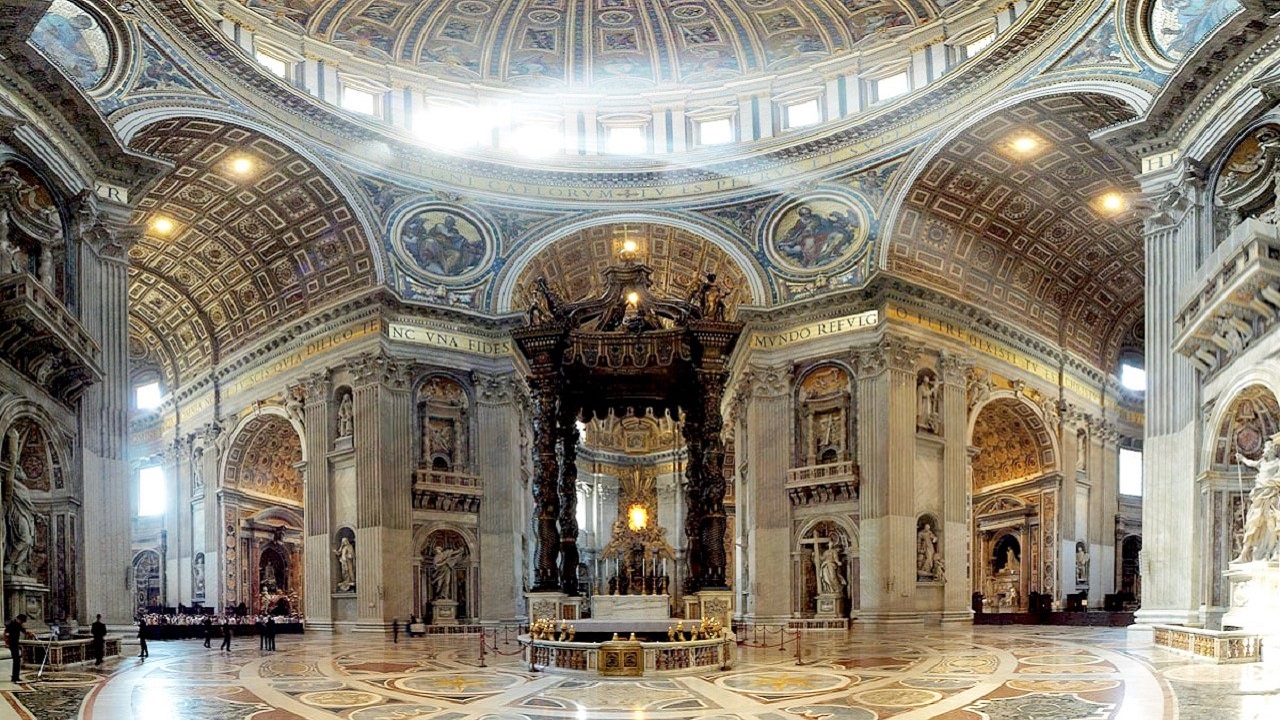 L'altare papale della Basilica di San Pietro; sulla sinistra, il pilone "Santa Veronica" sotto cui fu posta la prima pietra della Basilica